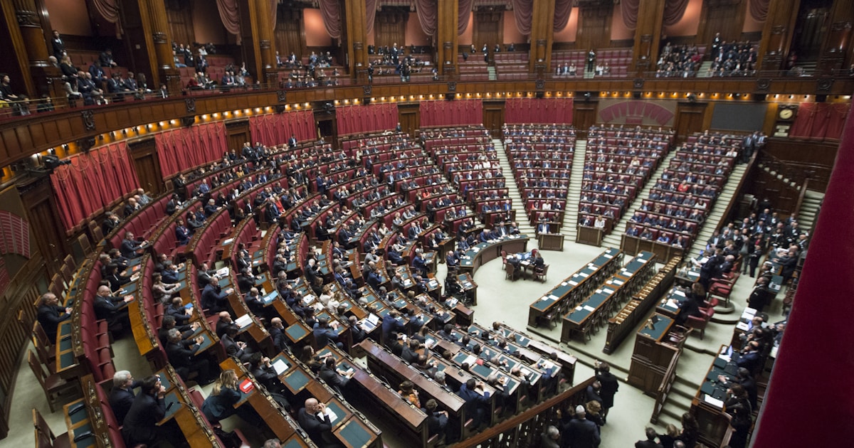 DHS Secretary Kristi Noem official portrait